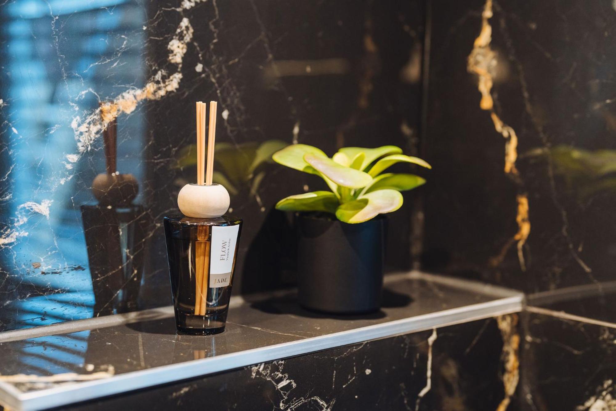 Lok Historics Luxury Art-Inspired Loft In Historic City Centre! Haarlem Eksteriør billede