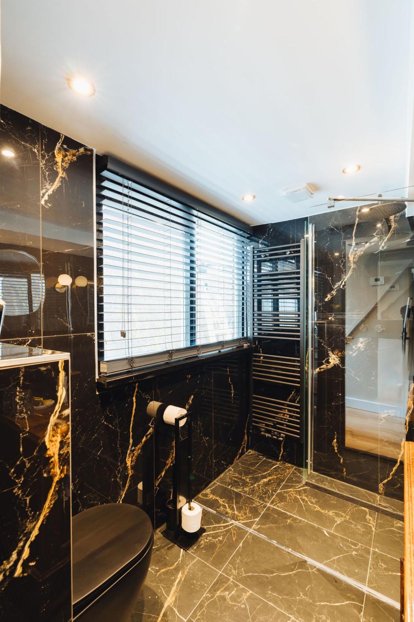 Lok Historics Luxury Art-Inspired Loft In Historic City Centre! Haarlem Eksteriør billede