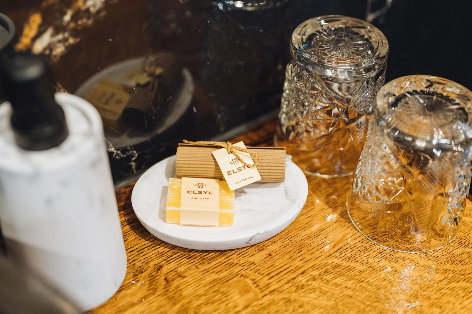 Lok Historics Luxury Art-Inspired Loft In Historic City Centre! Haarlem Eksteriør billede